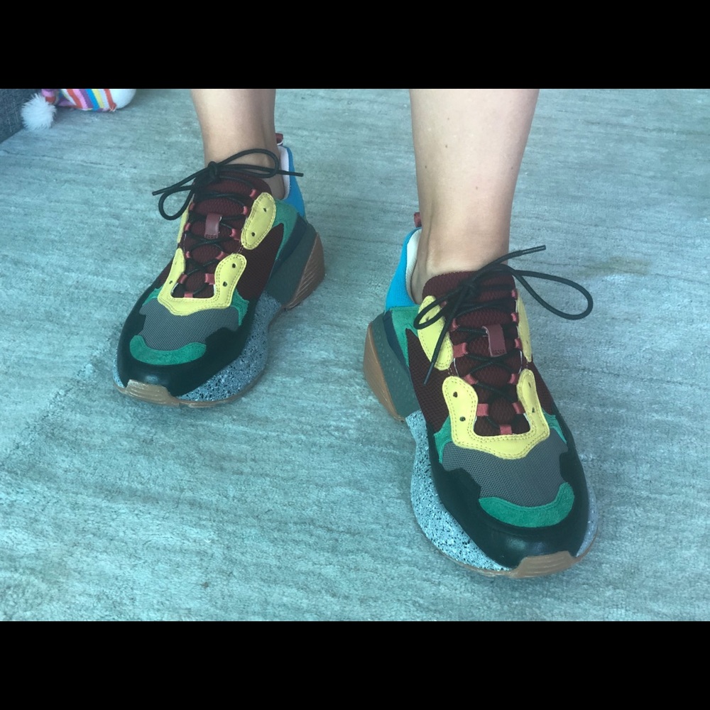 Lola Cruz Sneakers